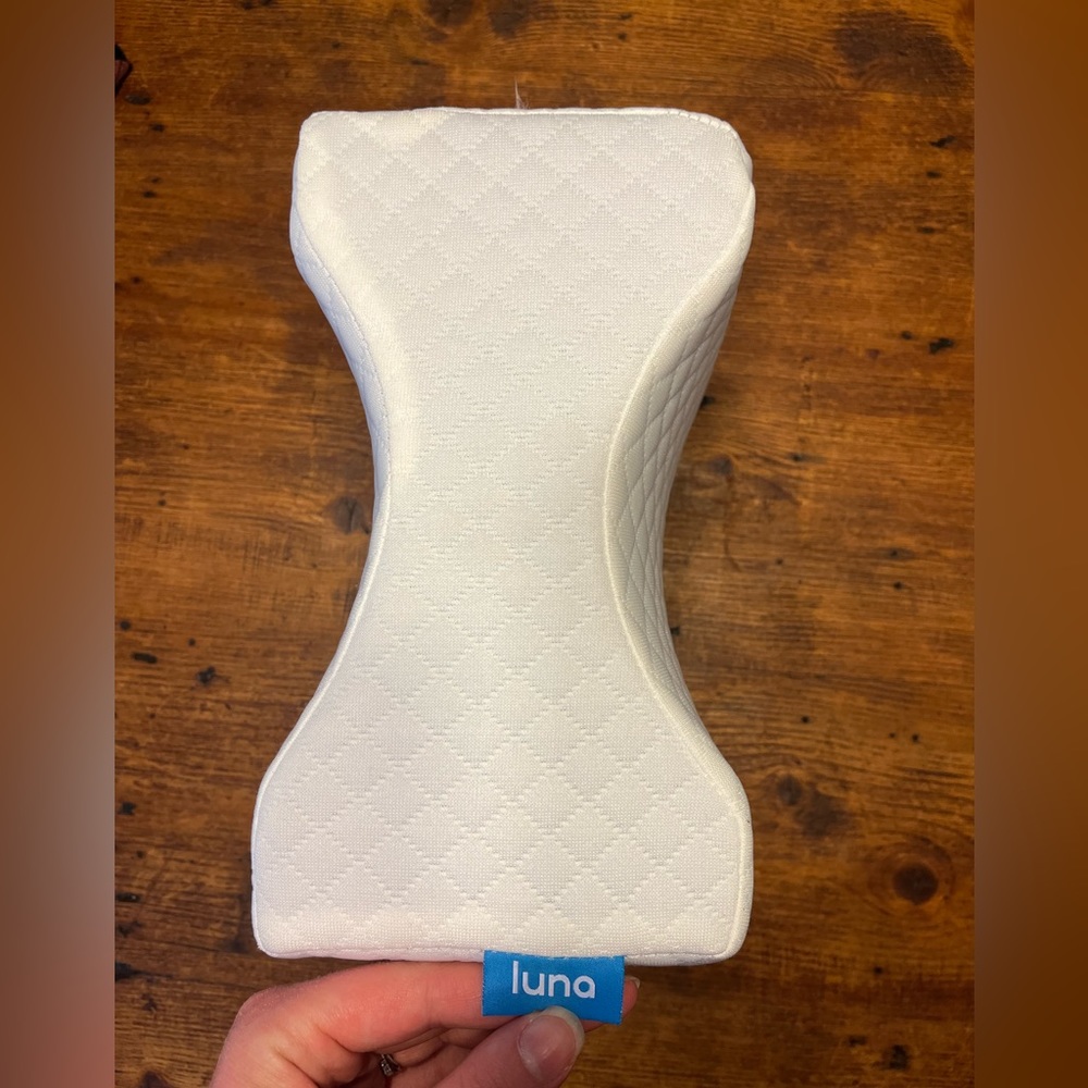 Luna White Memory Foam Knee Pillow for Side Sleepers
